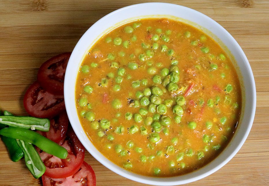 Spicy Dry Green Peas Curry